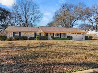 1805 Buckner, Longview, TX 75604