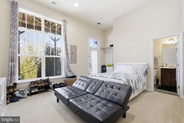 9052 ISABEL LN, Manassas Park, VA 20111