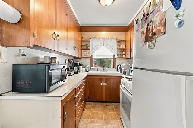 904 Newport Avenue, Pawtucket, RI 02861
