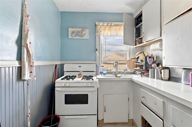 904 Newport Avenue, Pawtucket, RI 02861