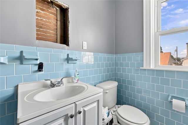 904 Newport Avenue, Pawtucket, RI 02861