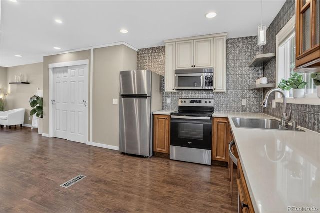 6870 S Broadway, Centennial, CO 80122