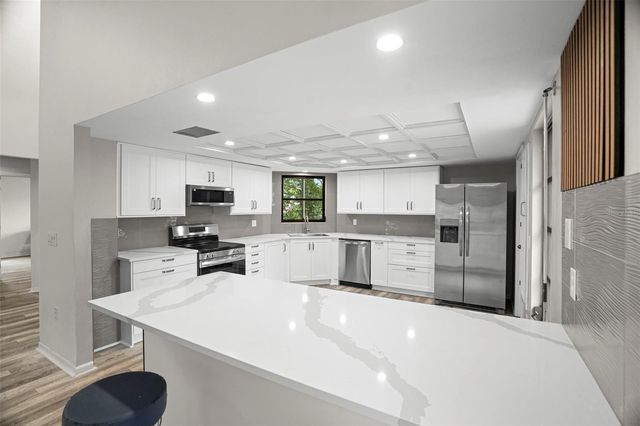 210 EDGEWOOD AVENUE, Clearwater, FL 33755