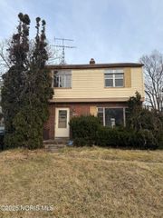 1742 Wyndhurst Road, Toledo, OH 43607