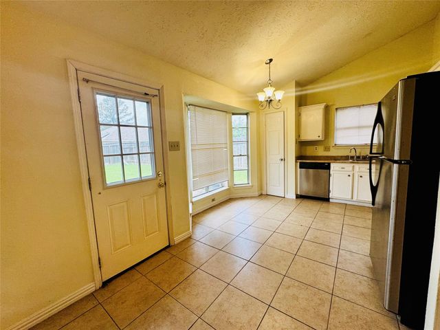 17118 Amber Ridge Drive, Sugar Land, TX 77498