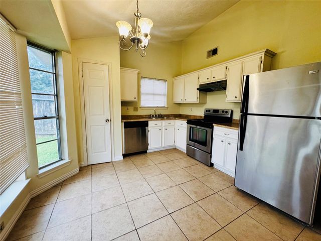 17118 Amber Ridge Drive, Sugar Land, TX 77498