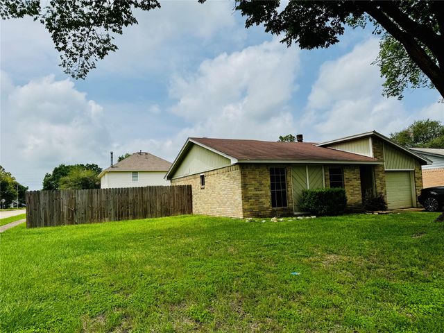 17118 Amber Ridge Drive, Sugar Land, TX 77498