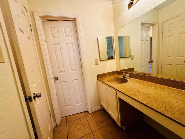 17118 Amber Ridge Drive, Sugar Land, TX 77498