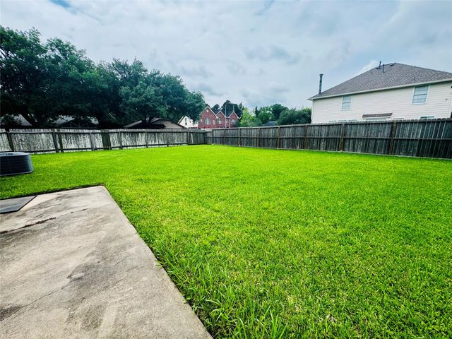 17118 Amber Ridge Drive, Sugar Land, TX 77498