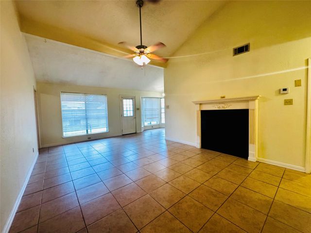 17118 Amber Ridge Drive, Sugar Land, TX 77498