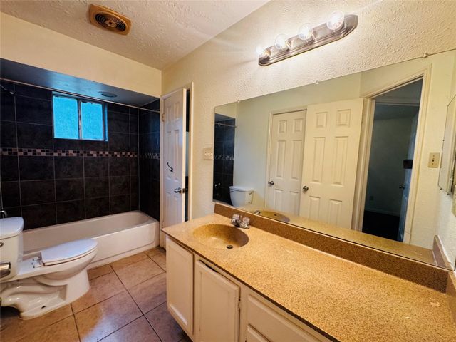 17118 Amber Ridge Drive, Sugar Land, TX 77498