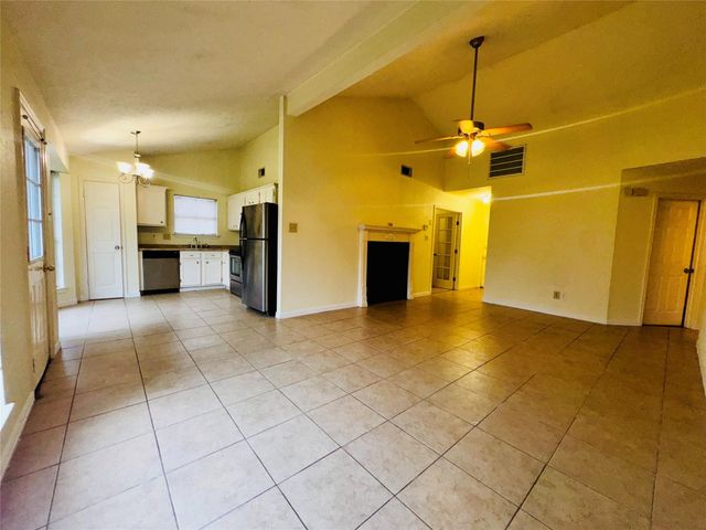 17118 Amber Ridge Drive, Sugar Land, TX 77498