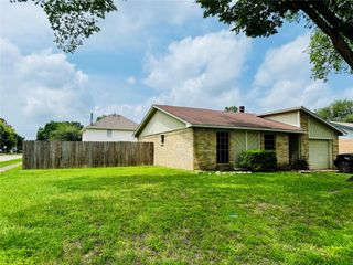 17118 Amber Ridge Drive, Sugar Land, TX 77498