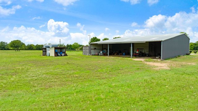 4141 Farm Road 2820, Sumner, TX 75486
