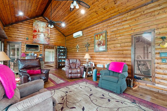 4141 Farm Road 2820, Sumner, TX 75486