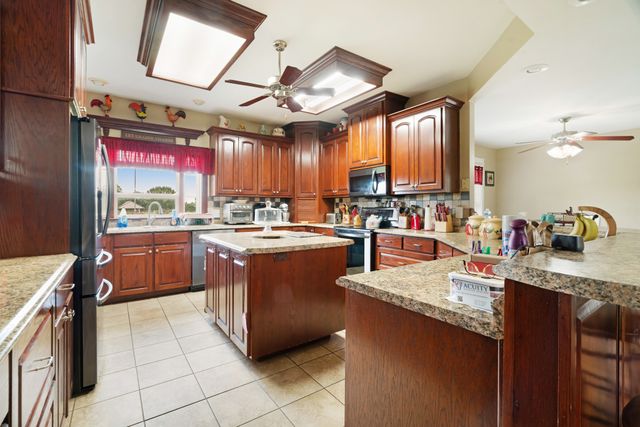4141 Farm Road 2820, Sumner, TX 75486