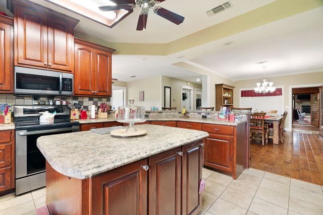 4141 Farm Road 2820, Sumner, TX 75486