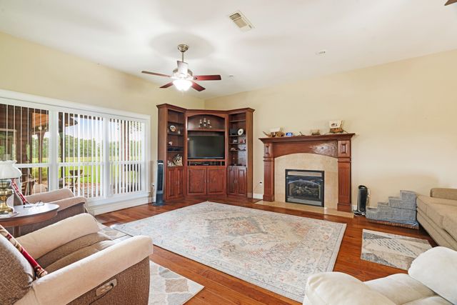 4141 Farm Road 2820, Sumner, TX 75486