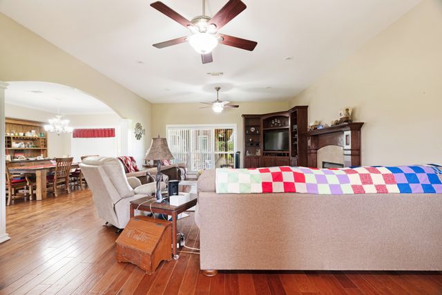 4141 Farm Road 2820, Sumner, TX 75486