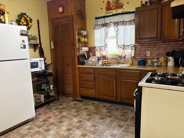 617 Commercial AVE, Clifton Forge, VA 24422