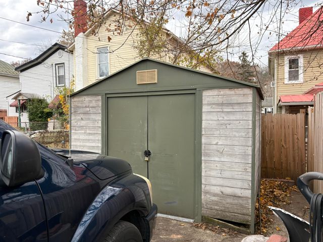 617 Commercial AVE, Clifton Forge, VA 24422