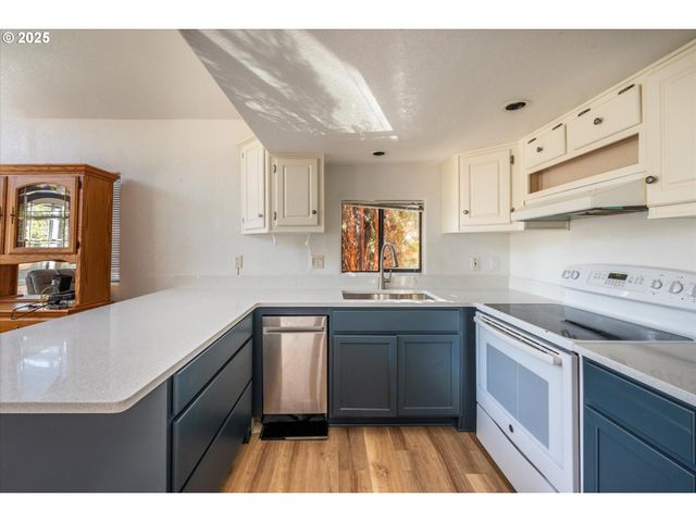 97748 N BANK CHETCO RIVER Rd 12, Brookings, OR 97415