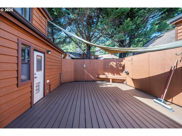 97748 N BANK CHETCO RIVER Rd 12, Brookings, OR 97415