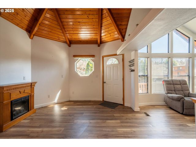 97748 N BANK CHETCO RIVER Rd 12, Brookings, OR 97415