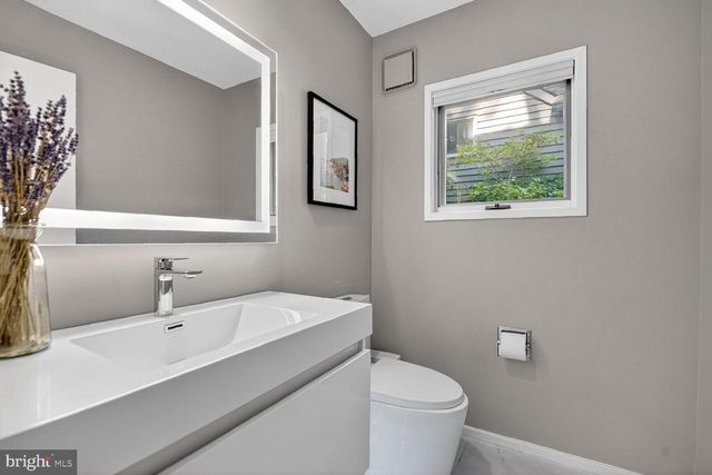 2031 BEACON PL, Reston, VA 20191