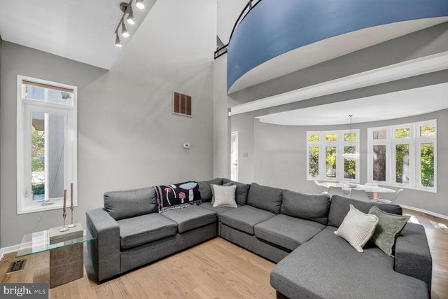 2031 BEACON PL, Reston, VA 20191