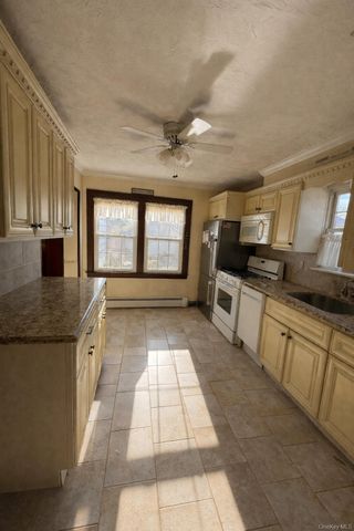 32 Manor Road, North Lynbrook, NY 11563