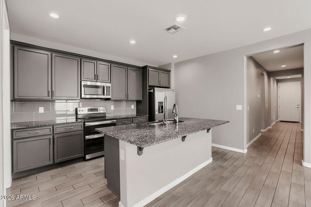 Image 7 of property listing at 18050 W ELIZABETH Avenue, Goodyear, AZ 85338