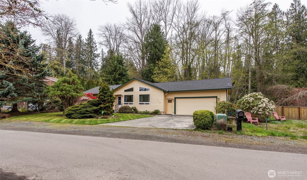 315 Dungeness Meadows, Sequim, WA 98382