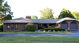 5 Lagoon Drive, Hawthorn Woods, IL 60047