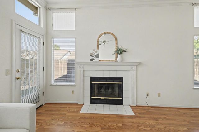 6813 Desta Ct, Elk Grove, CA 95758