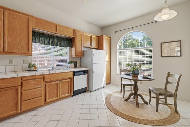 6813 Desta Ct, Elk Grove, CA 95758