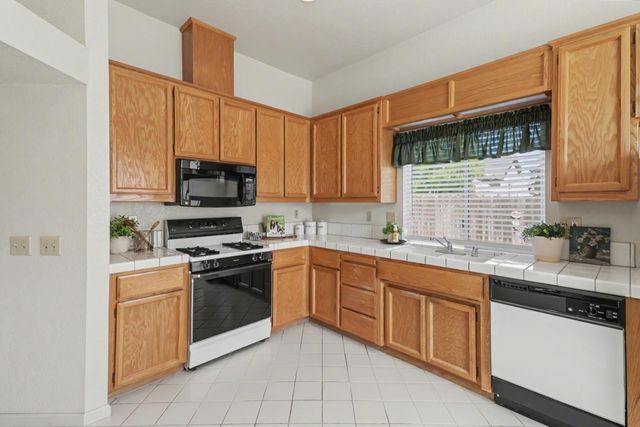 6813 Desta Ct, Elk Grove, CA 95758