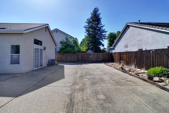 6813 Desta Ct, Elk Grove, CA 95758