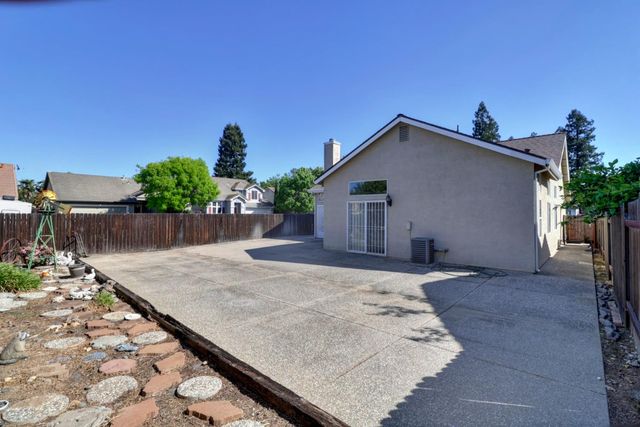 6813 Desta Ct, Elk Grove, CA 95758