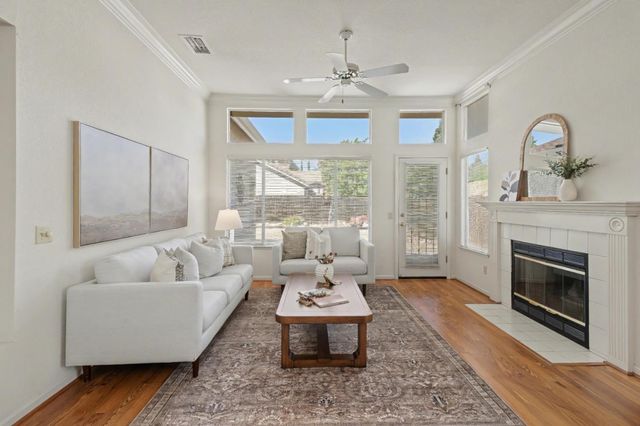 6813 Desta Ct, Elk Grove, CA 95758