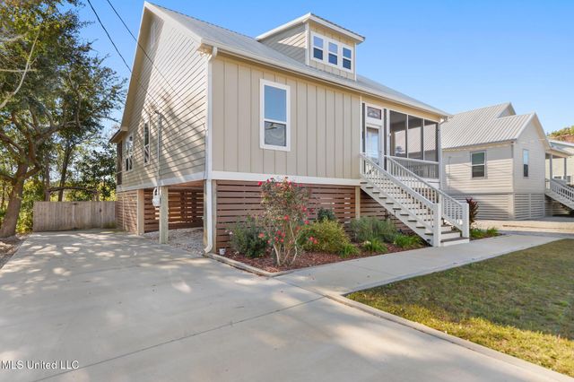 105 Adrienne Court, Waveland, MS 39576