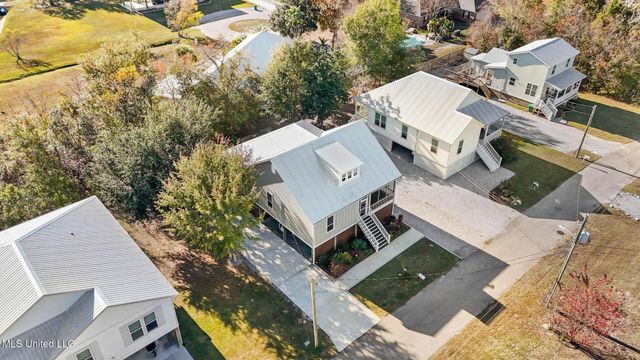 105 Adrienne Court, Waveland, MS 39576