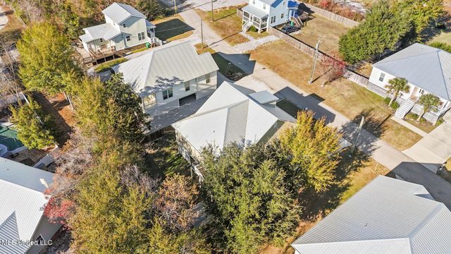 105 Adrienne Court, Waveland, MS 39576