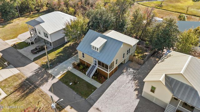 105 Adrienne Court, Waveland, MS 39576