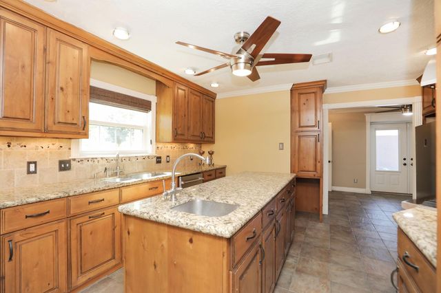 722 Crossroads Drive, Houston, TX 77079