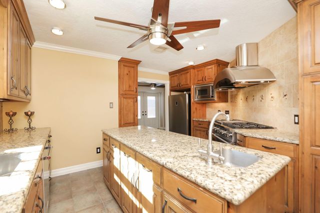 722 Crossroads Drive, Houston, TX 77079