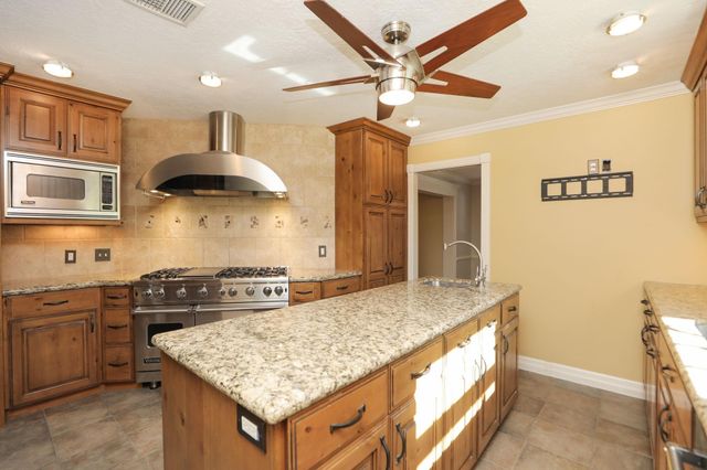 722 Crossroads Drive, Houston, TX 77079