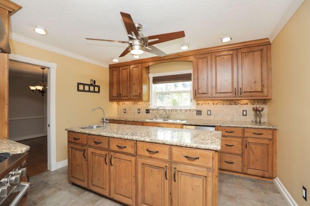 722 Crossroads Drive, Houston, TX 77079