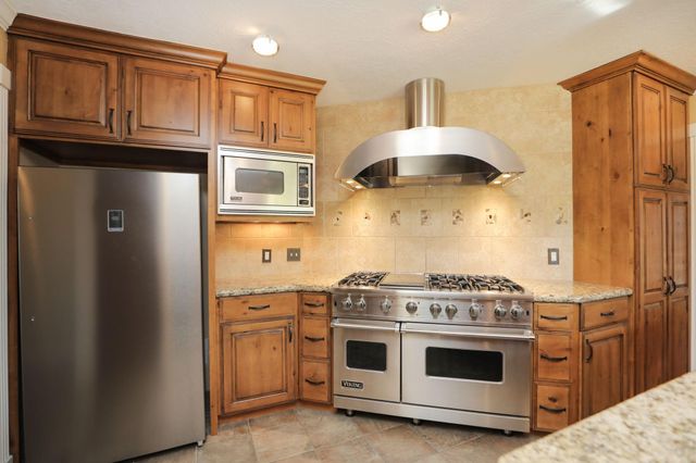 722 Crossroads Drive, Houston, TX 77079