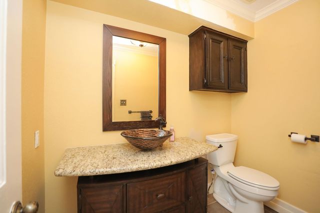 722 Crossroads Drive, Houston, TX 77079